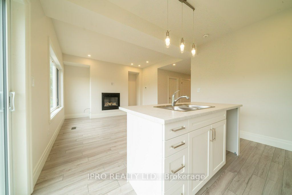 44 Campbell Cres
