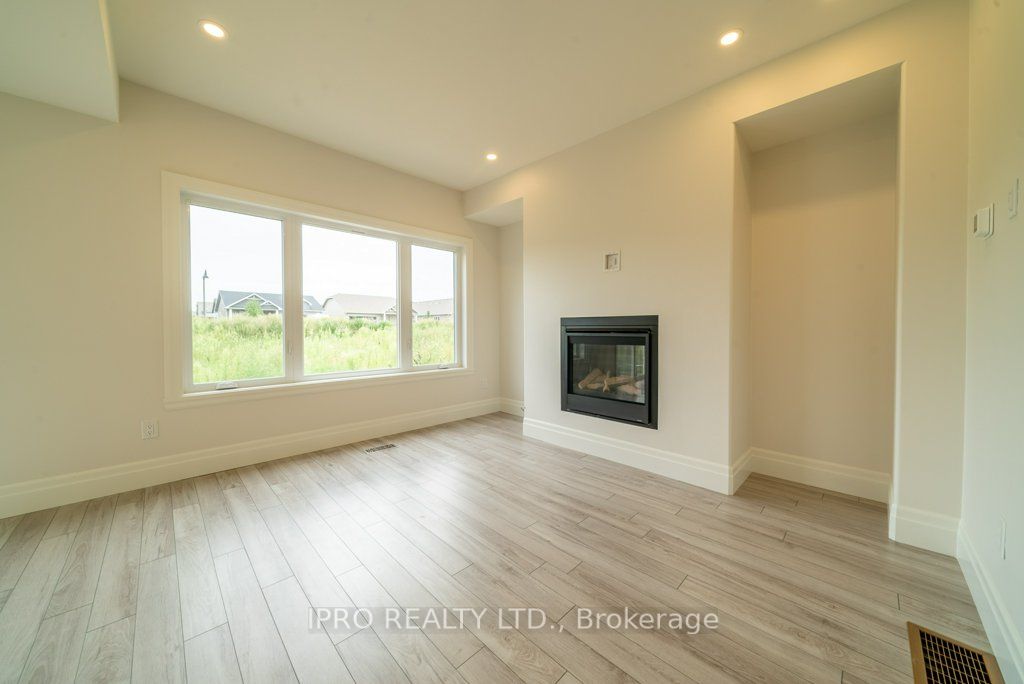 44 Campbell Cres
