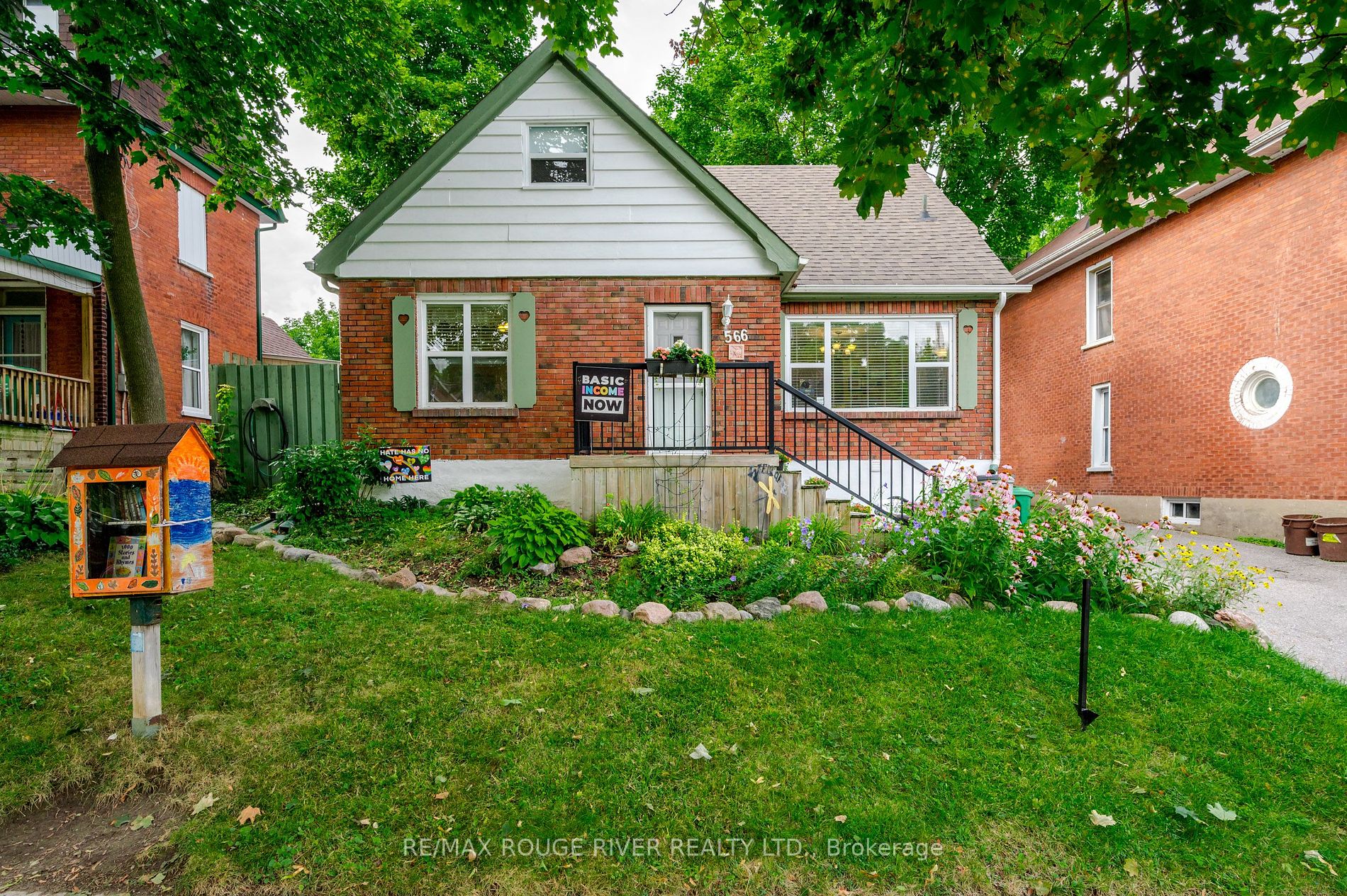 566 Sherbrooke Street