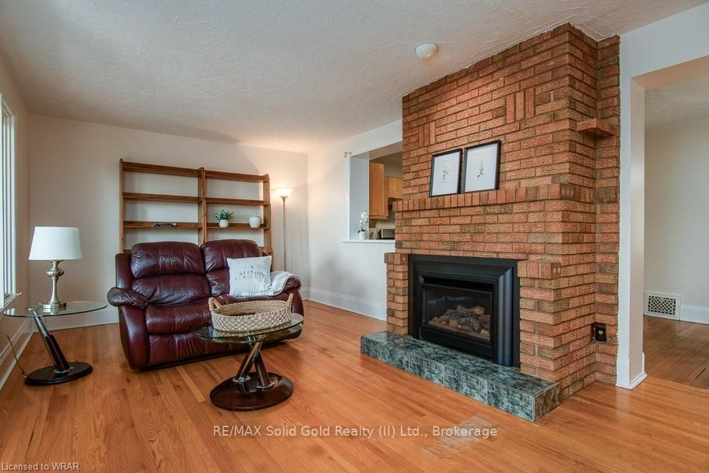 34 Moore Avenue N