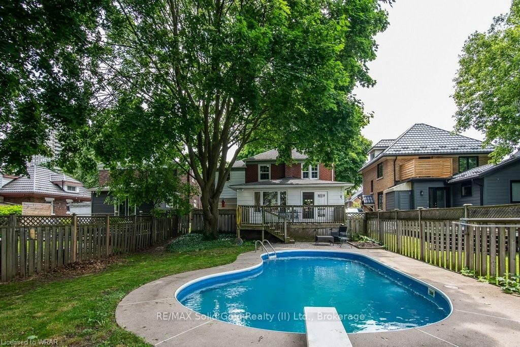 34 Moore Avenue N