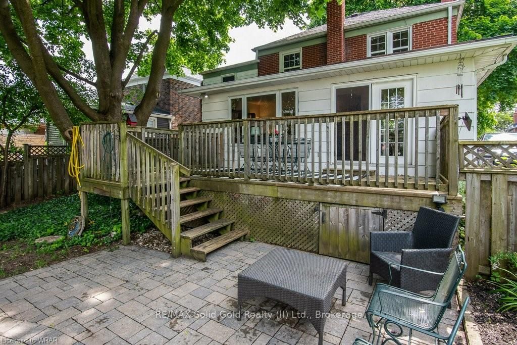 34 Moore Avenue N