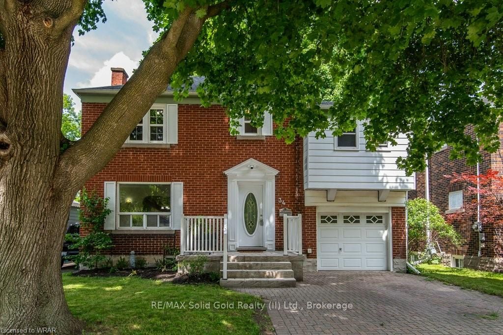 34 Moore Avenue N