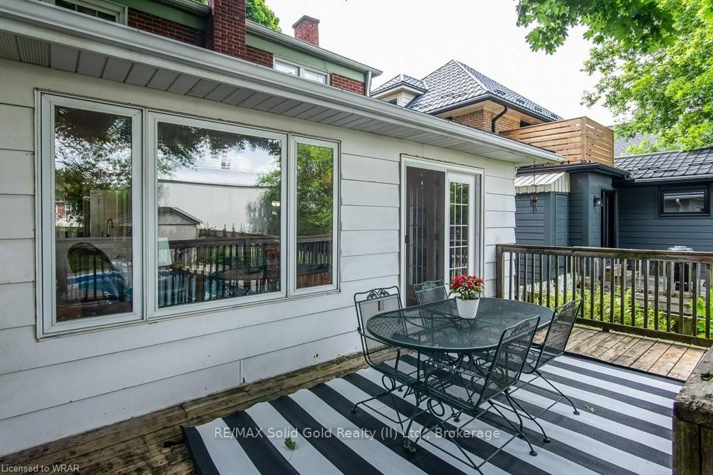 34 Moore Avenue N