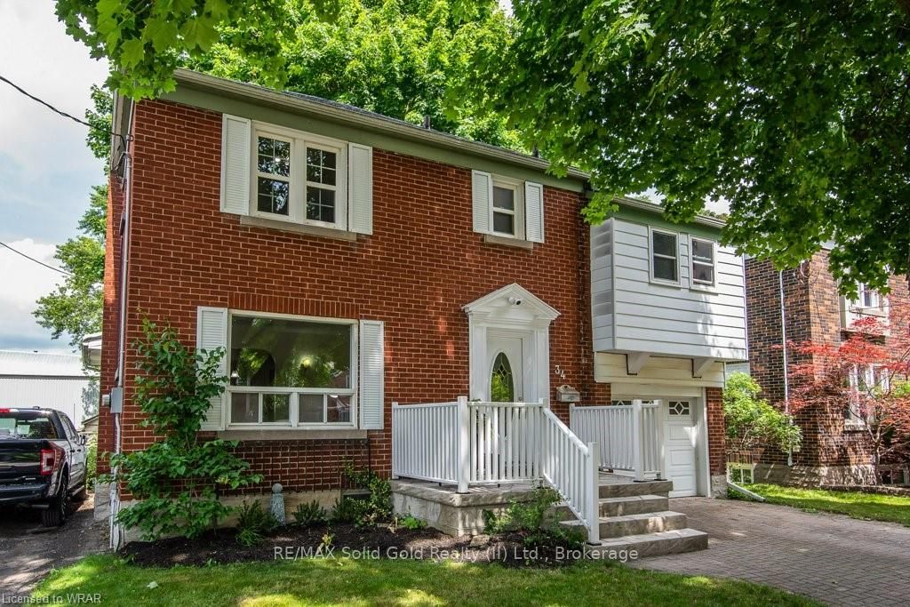34 Moore Avenue N