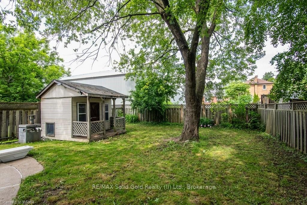 34 Moore Avenue N