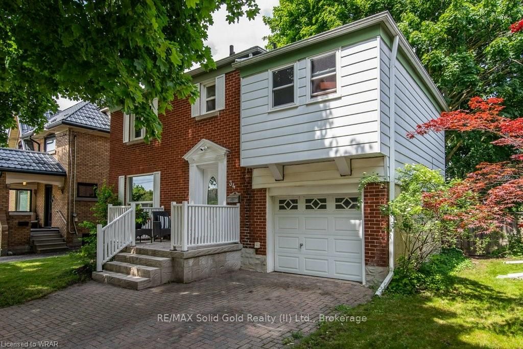 34 Moore Avenue N
