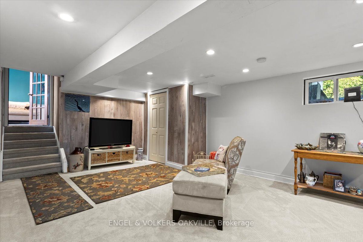 14 Lynnwood Ave