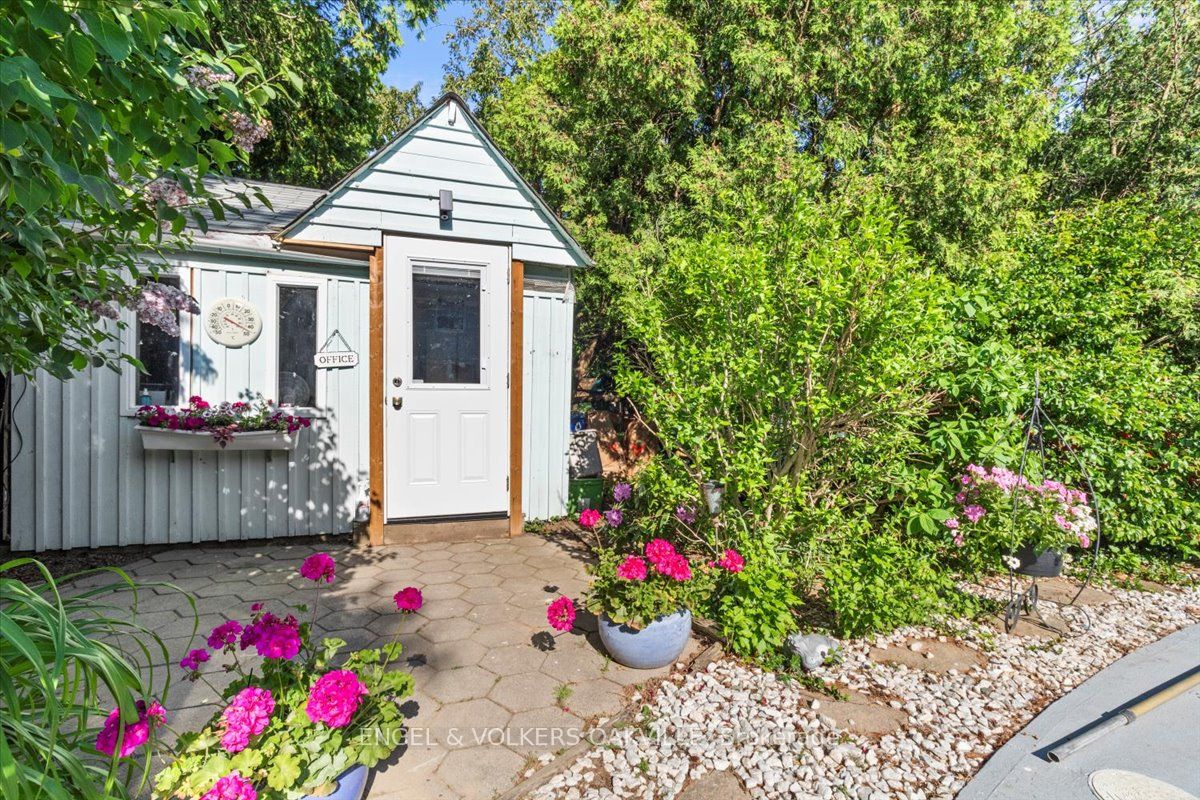 14 Lynnwood Ave