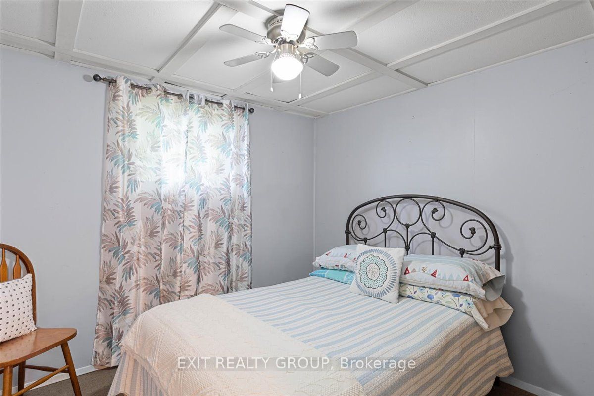 82 Outlet Rd