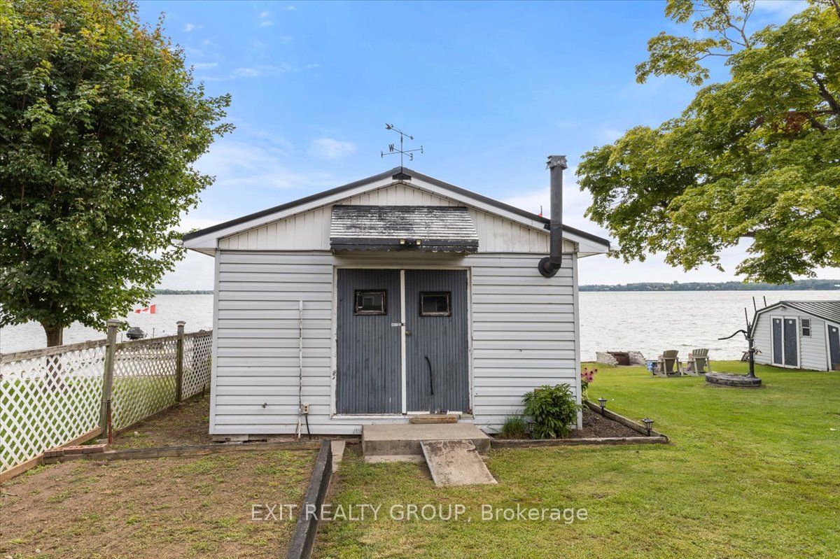 82 Outlet Rd