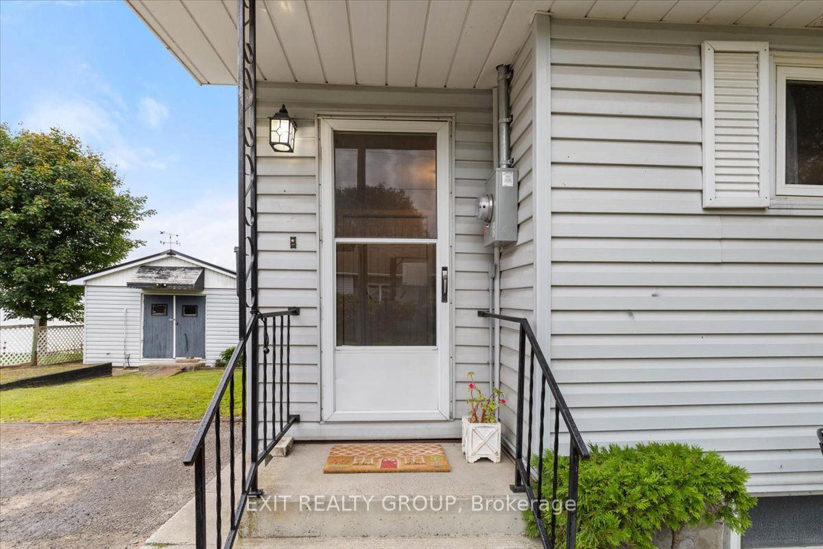 82 Outlet Rd