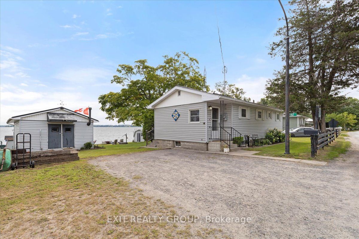 82 Outlet Rd
