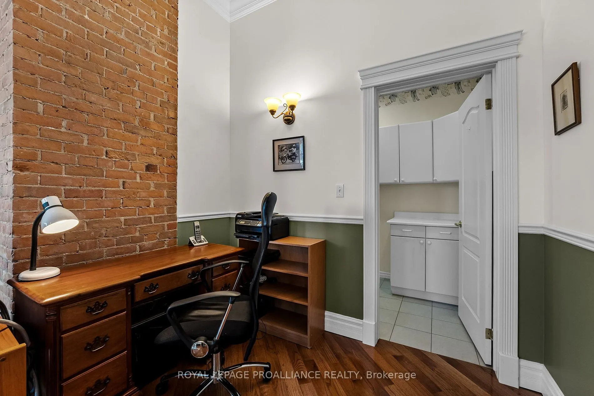 323 George St, #206