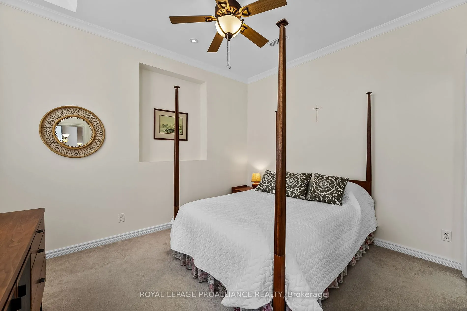 323 George St, #206