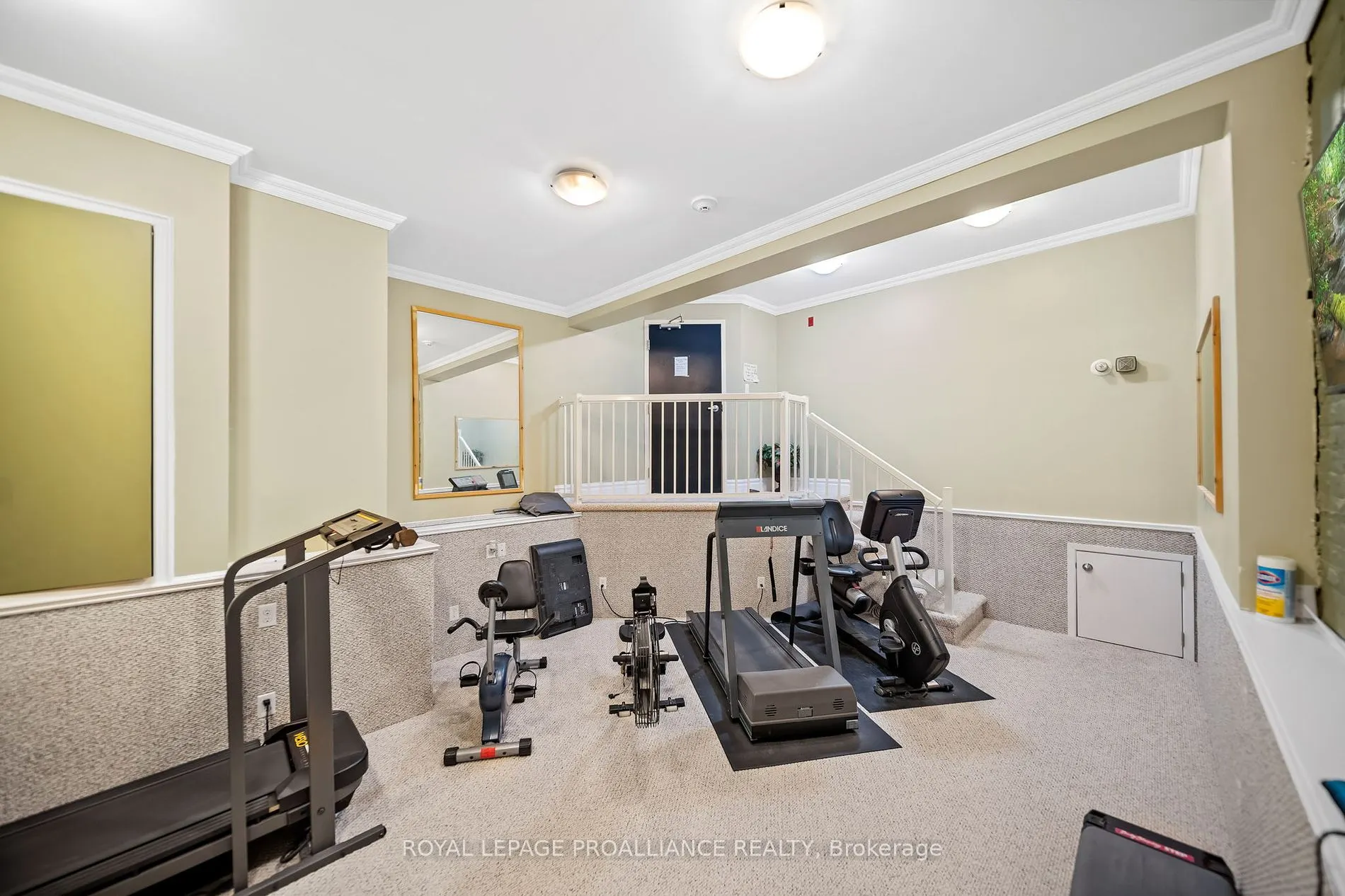 323 George St, #206