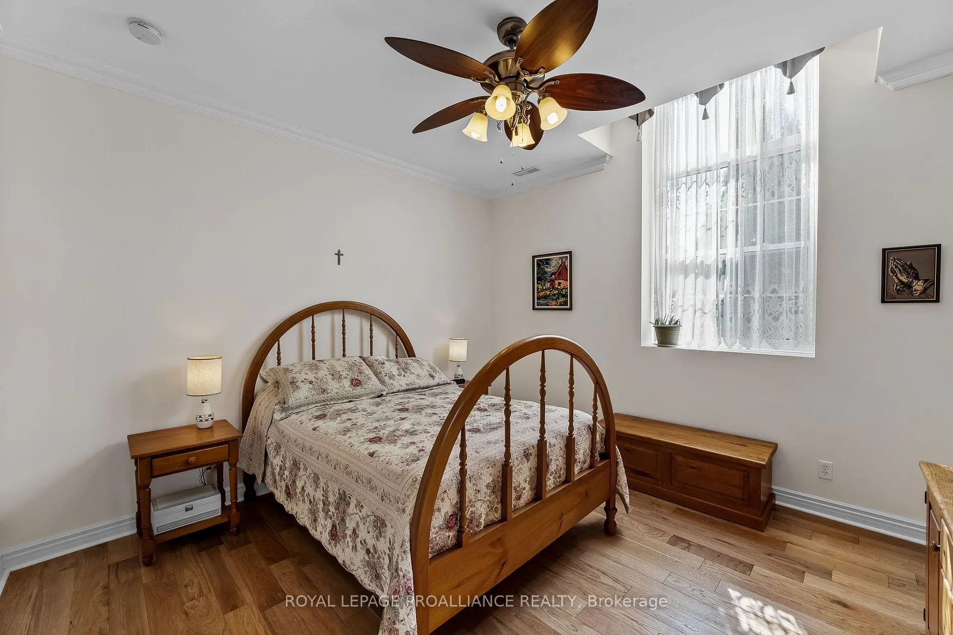 323 George St, #206
