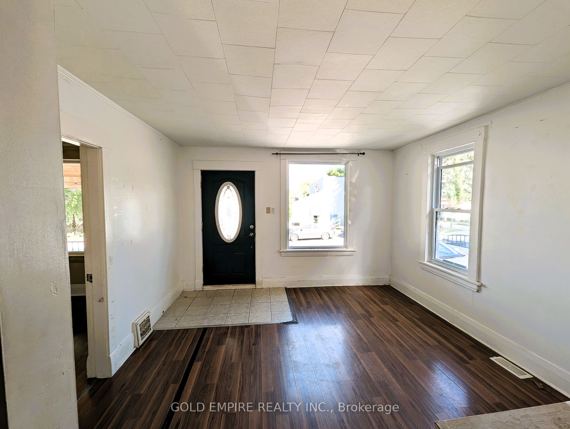 80 Mackay Avenue