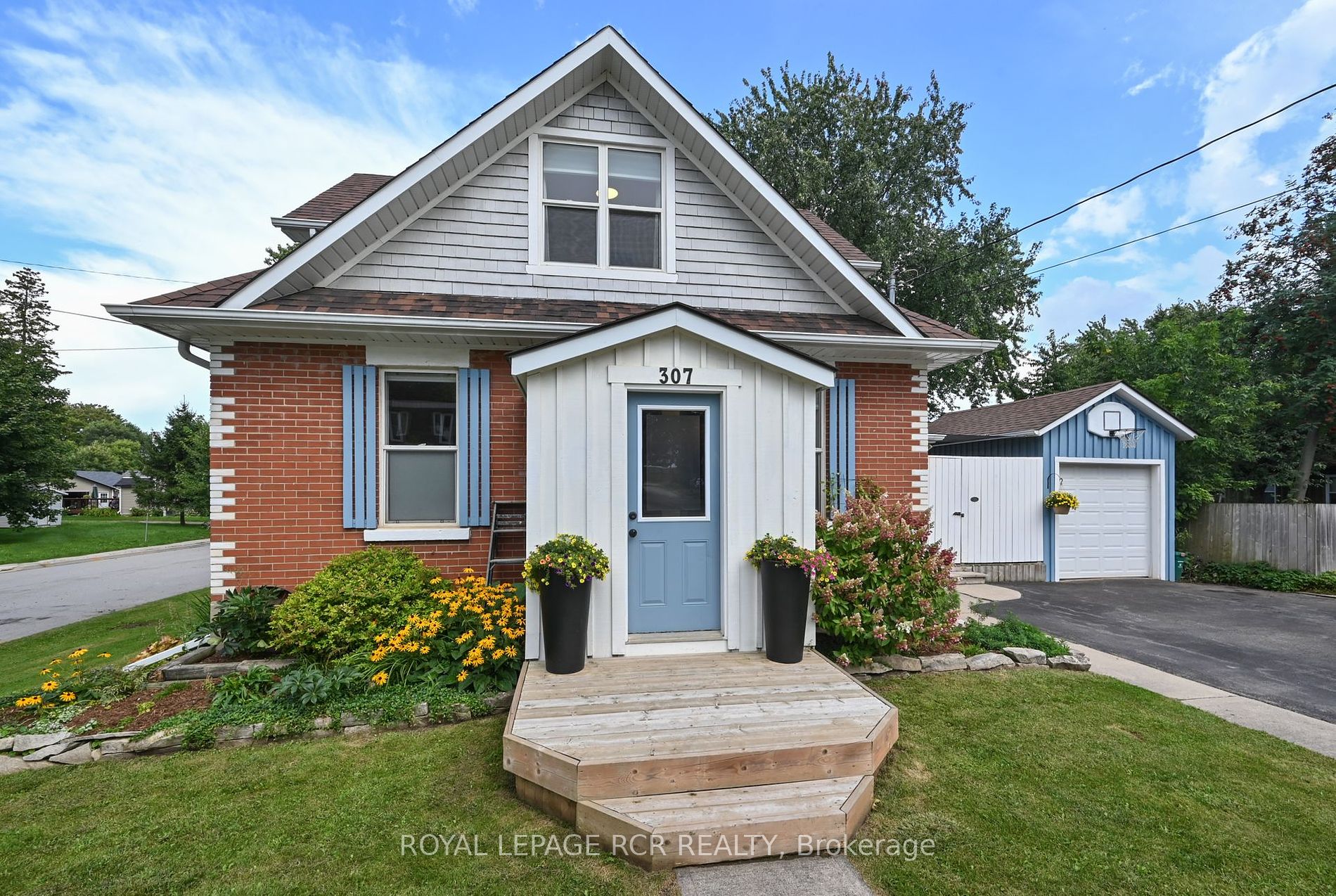 307 Victoria St