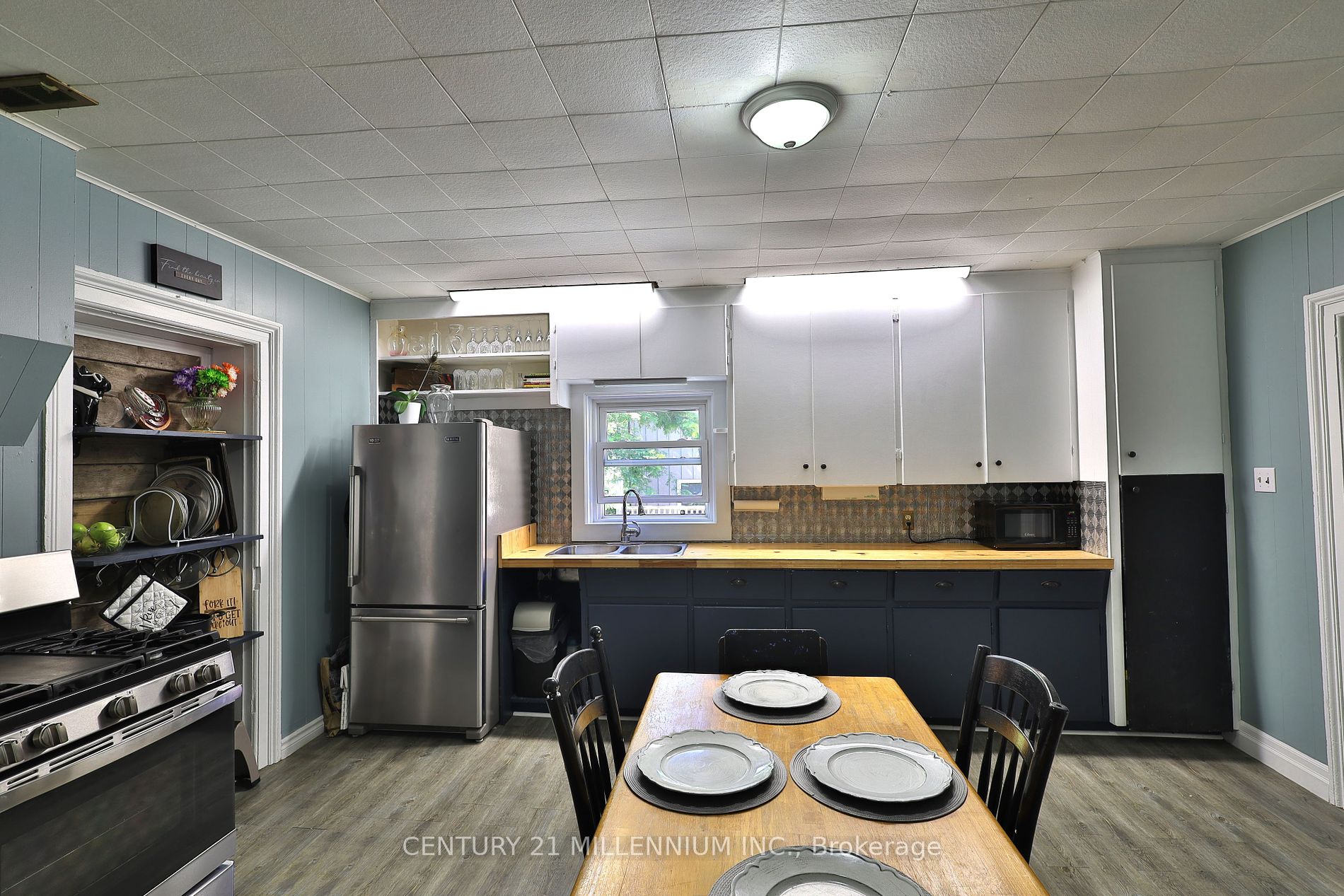 301 Main Street W