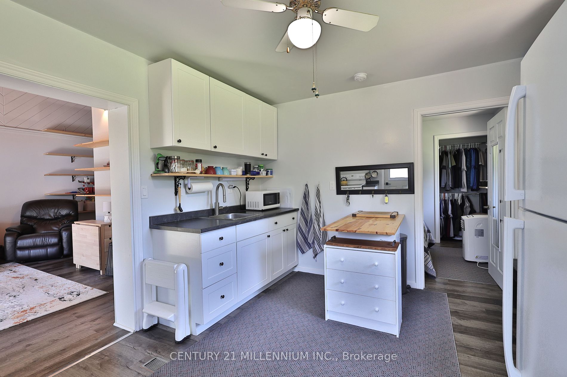 301 Main Street W