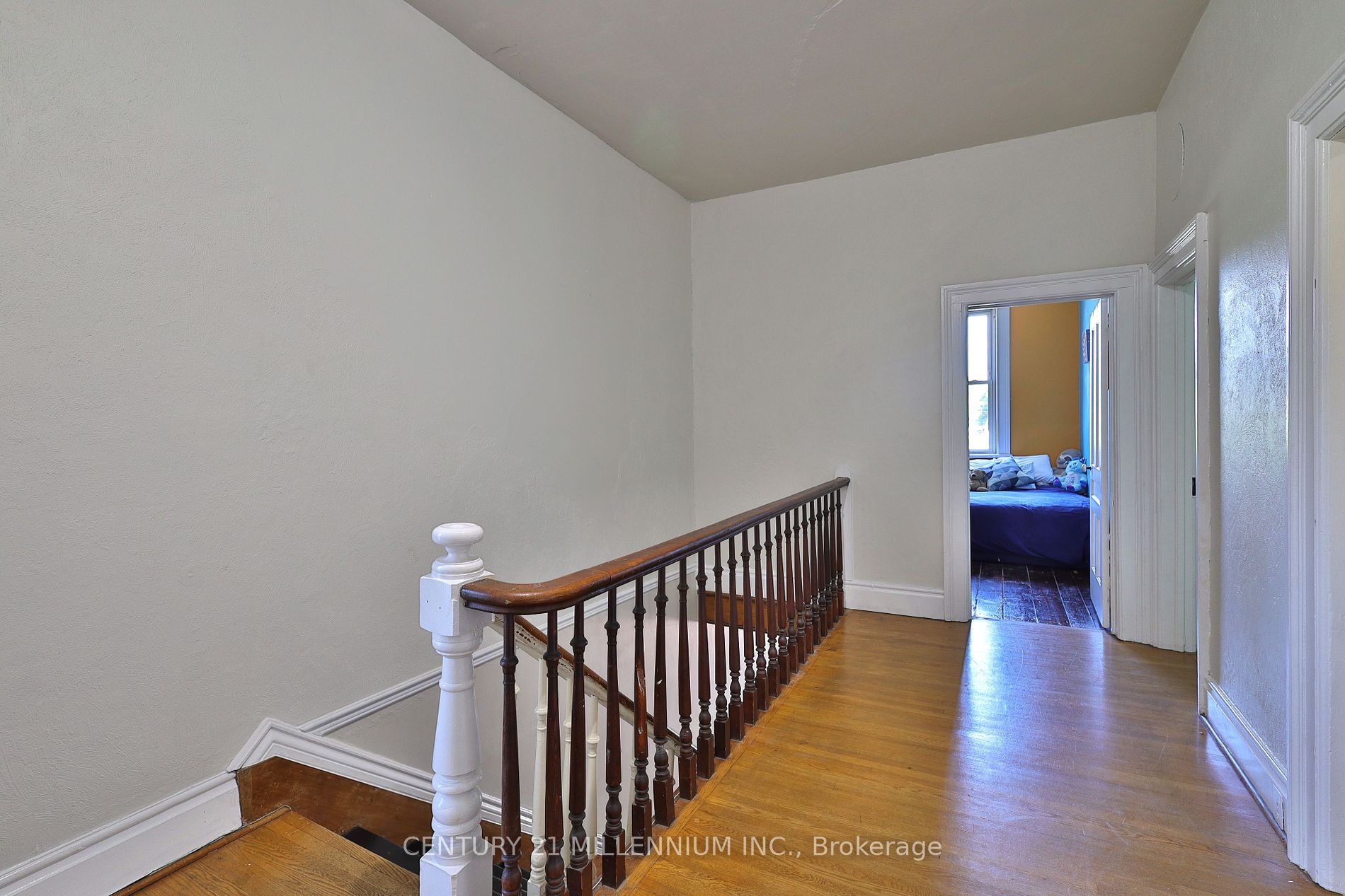 301 Main Street W
