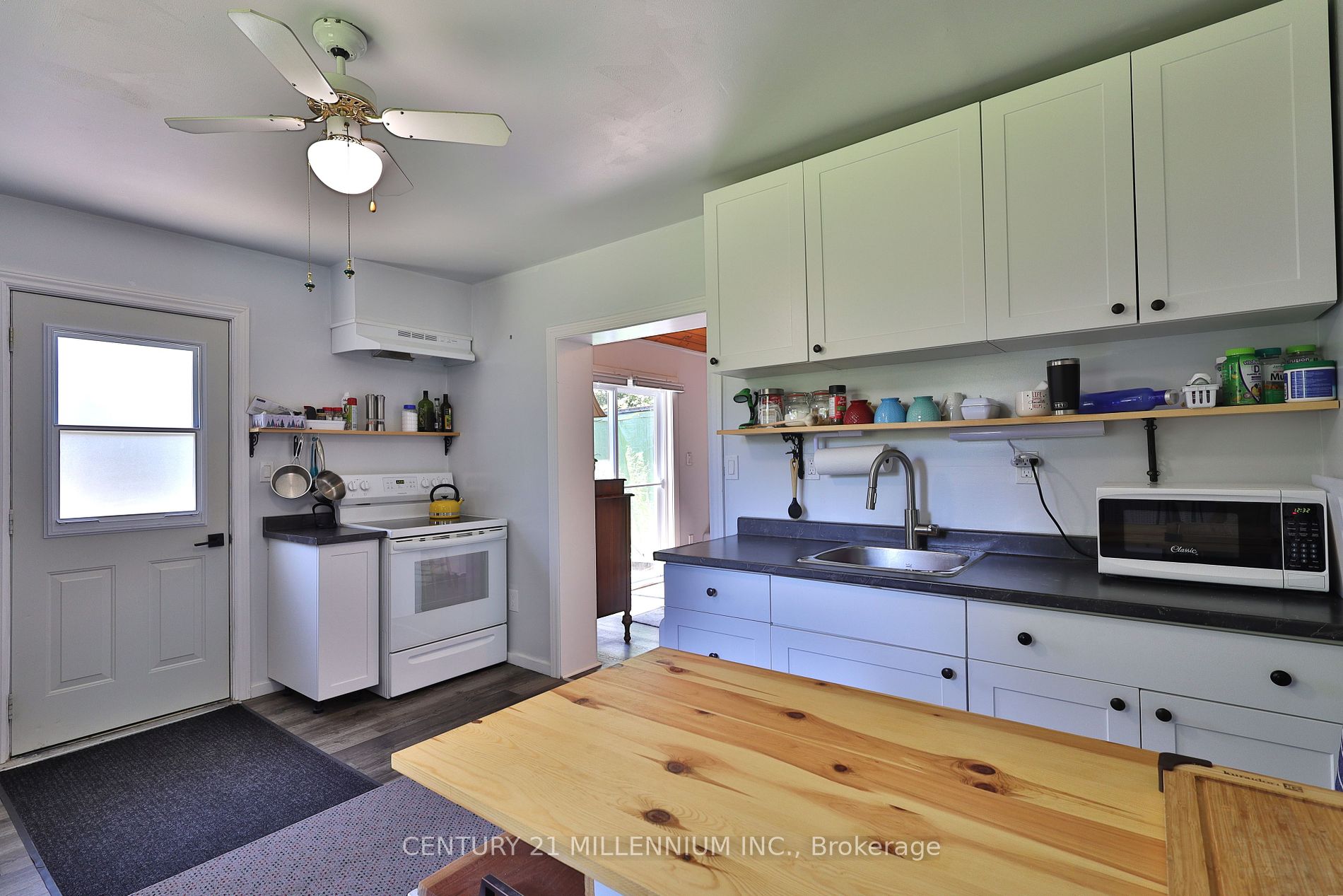 301 Main Street W