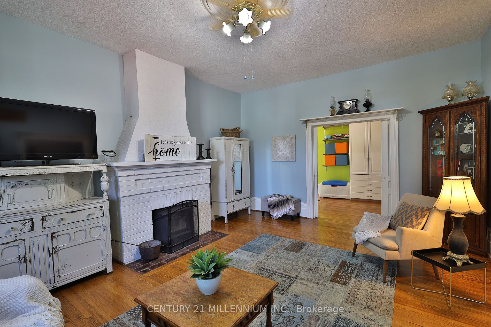301 Main Street W
