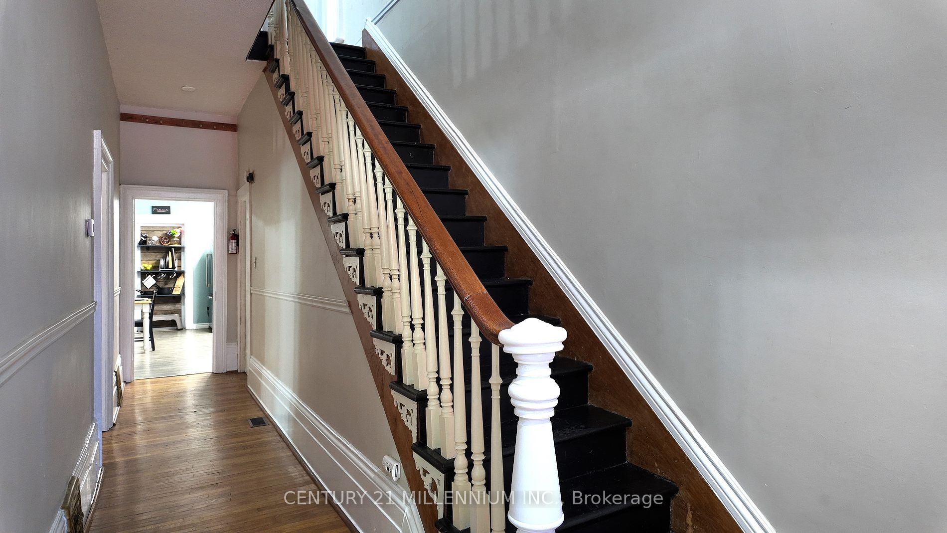 301 Main Street W