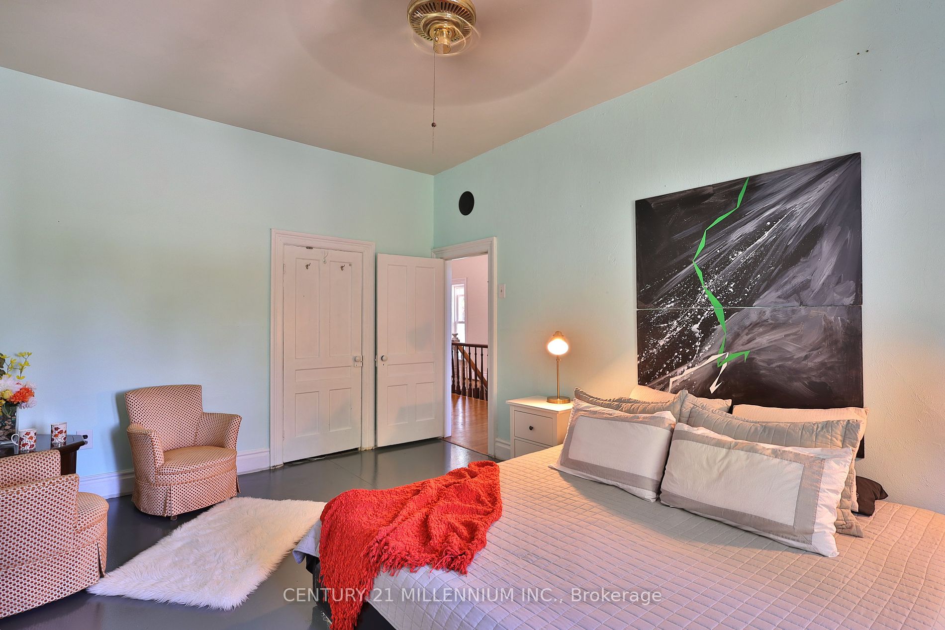 301 Main Street W