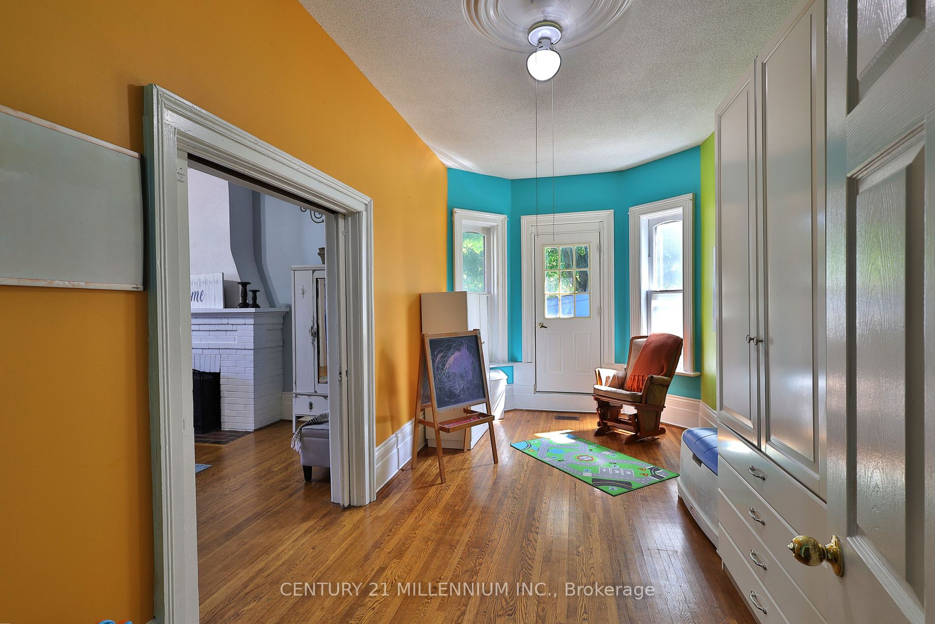 301 Main Street W