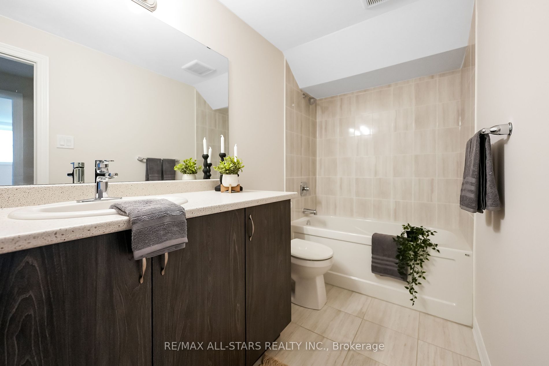 17 Lakewood Crescent, #29