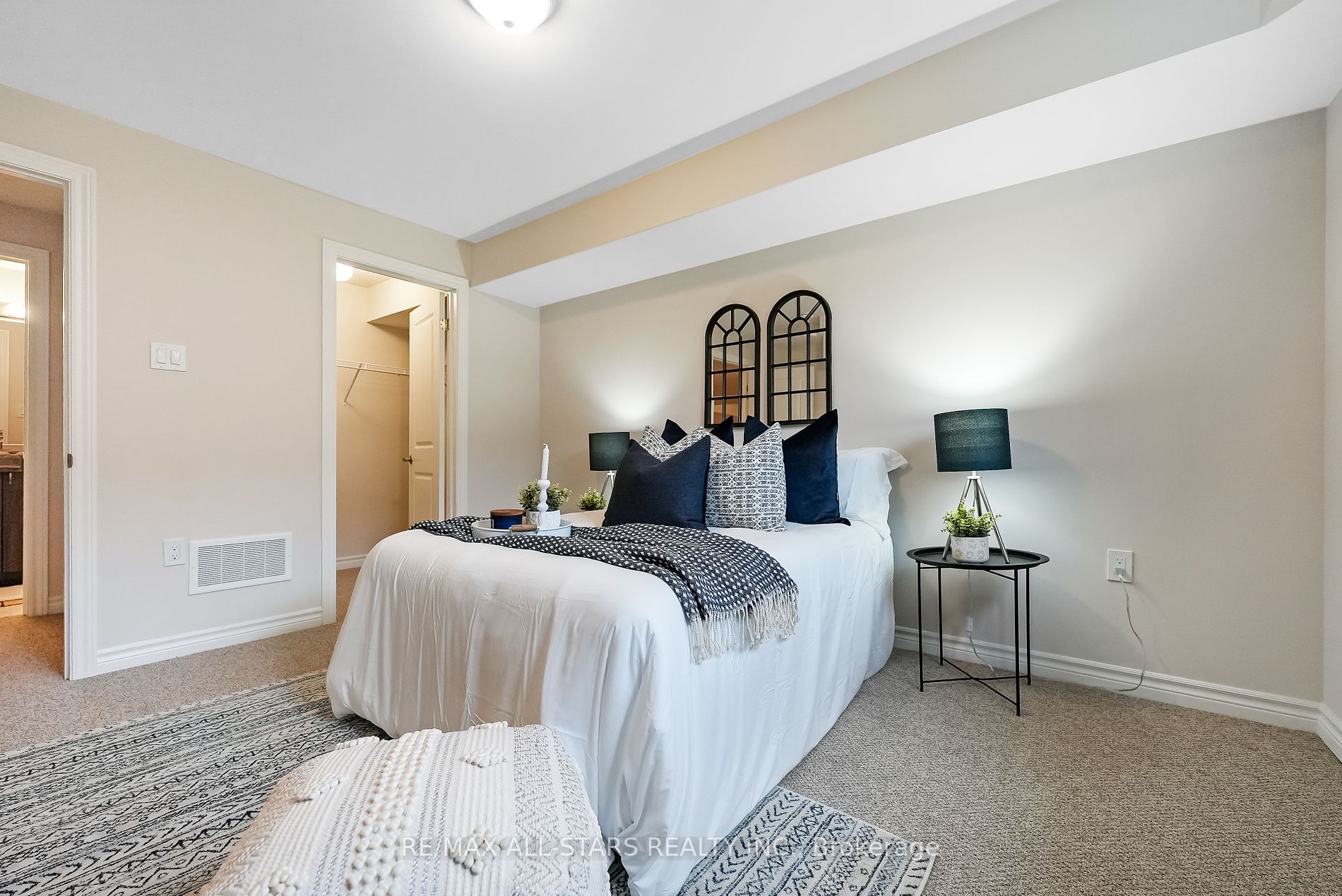 17 Lakewood Crescent, #29