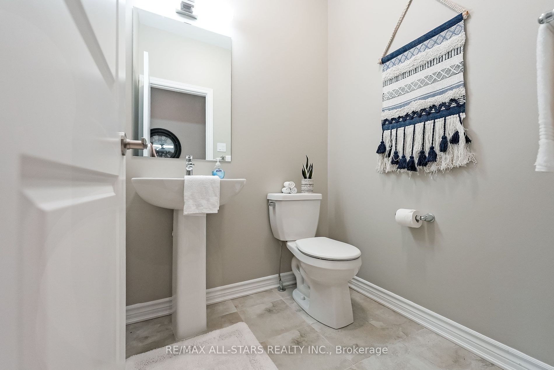 17 Lakewood Crescent, #29