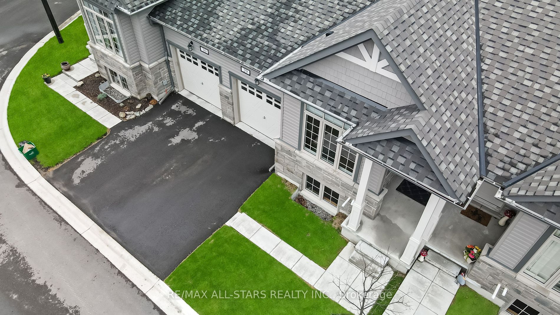 17 Lakewood Crescent, #29
