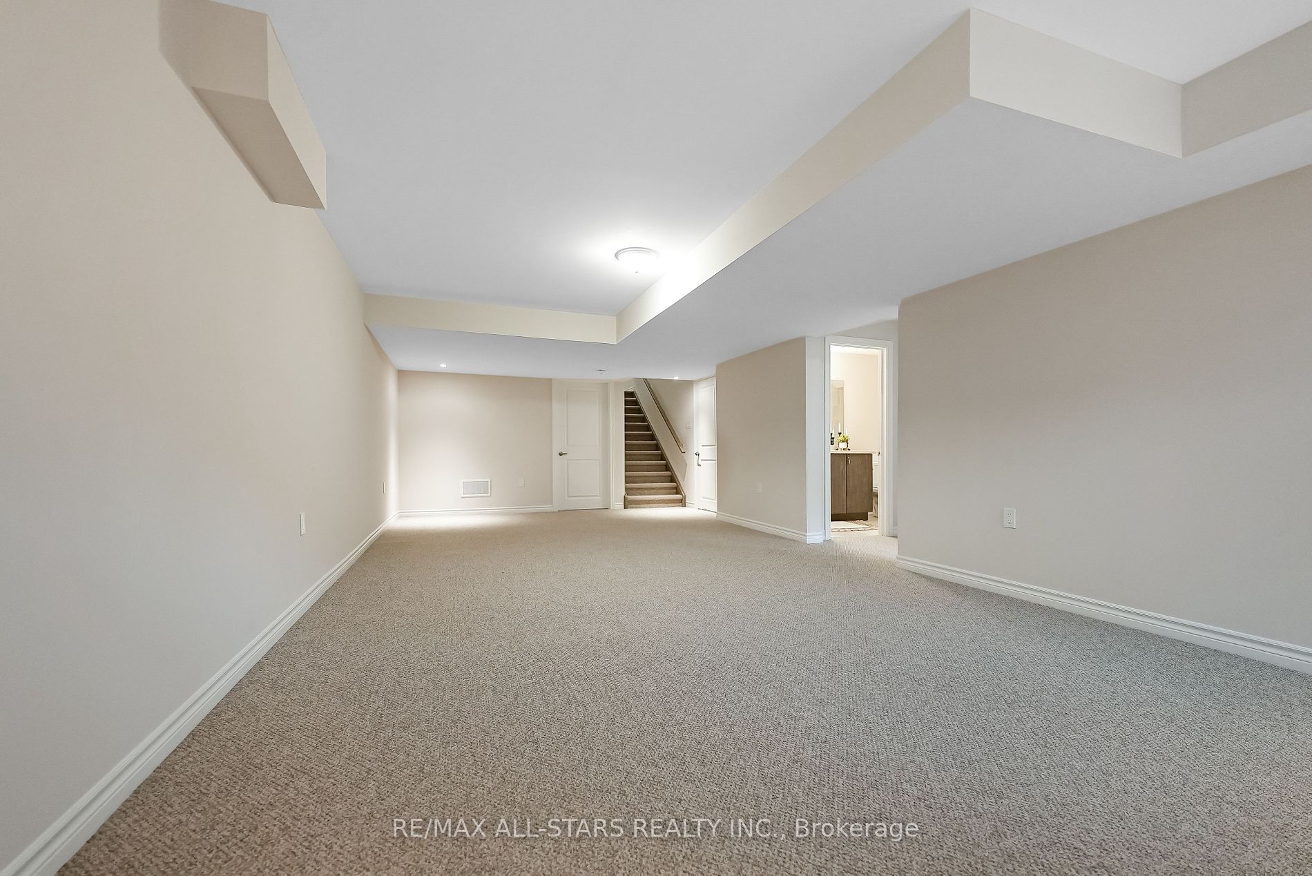 17 Lakewood Crescent, #29