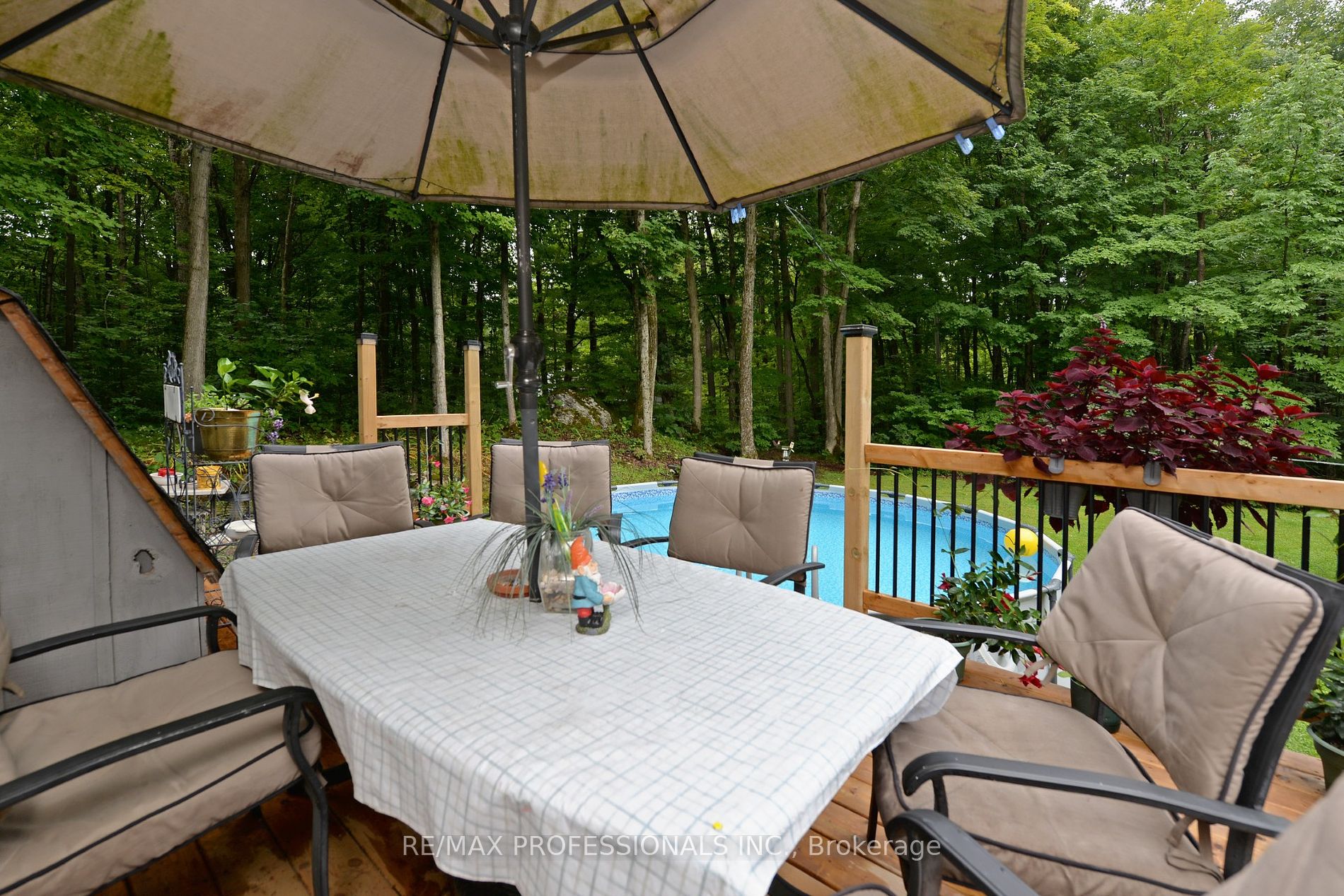 9 Maple Grove Rd