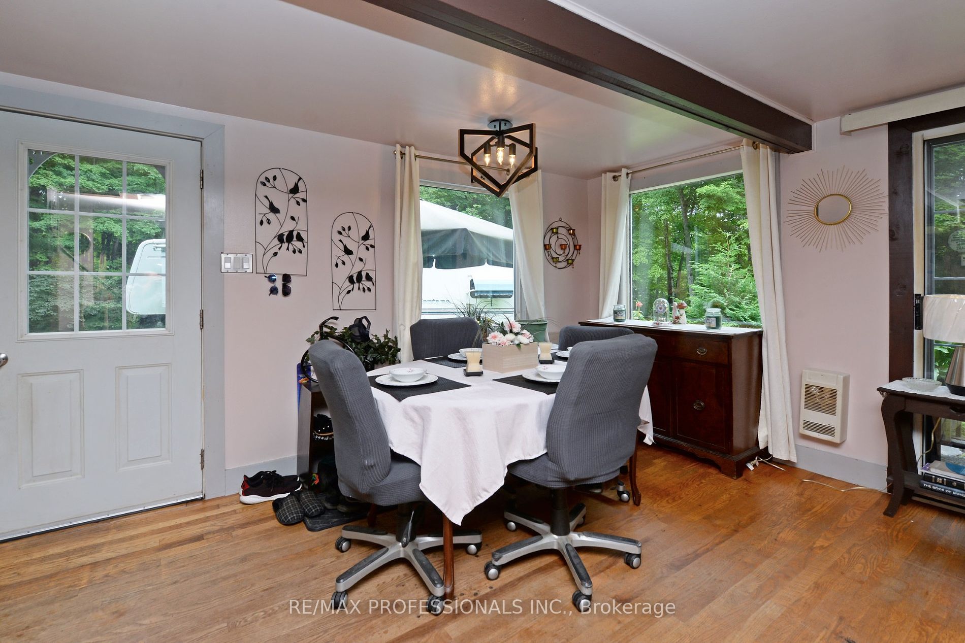 9 Maple Grove Rd