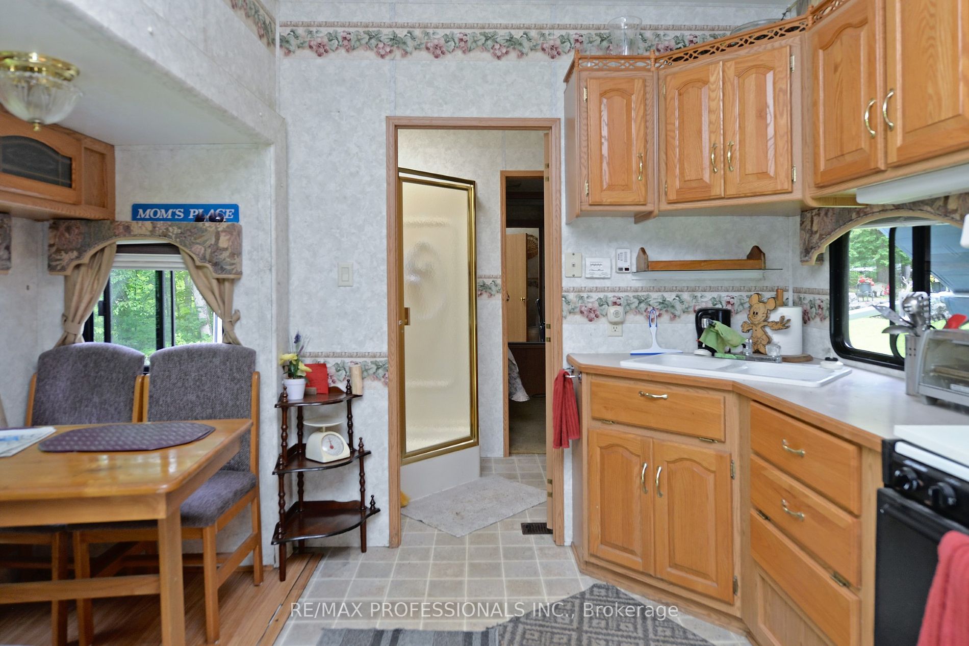 9 Maple Grove Rd