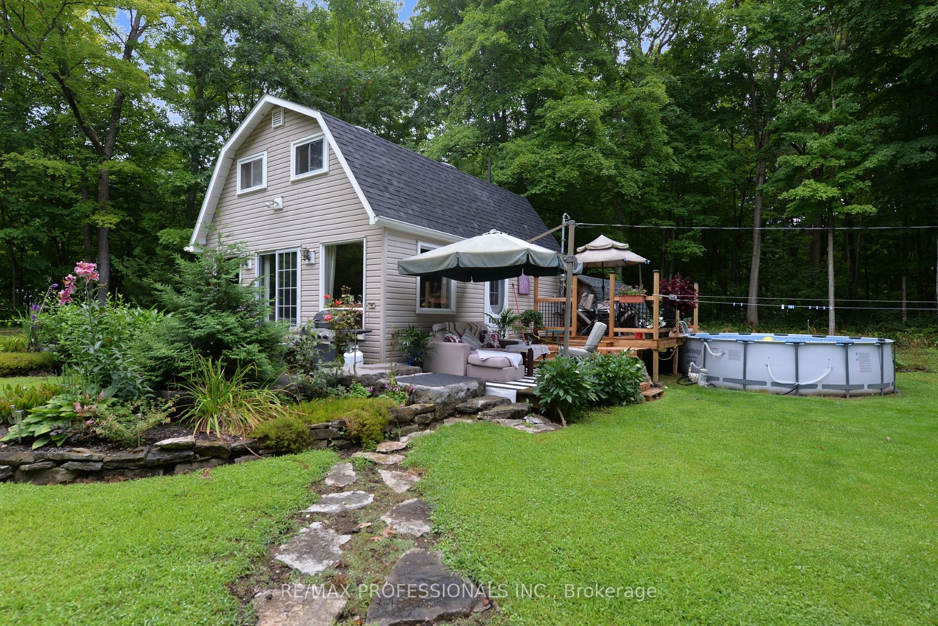 9 Maple Grove Rd