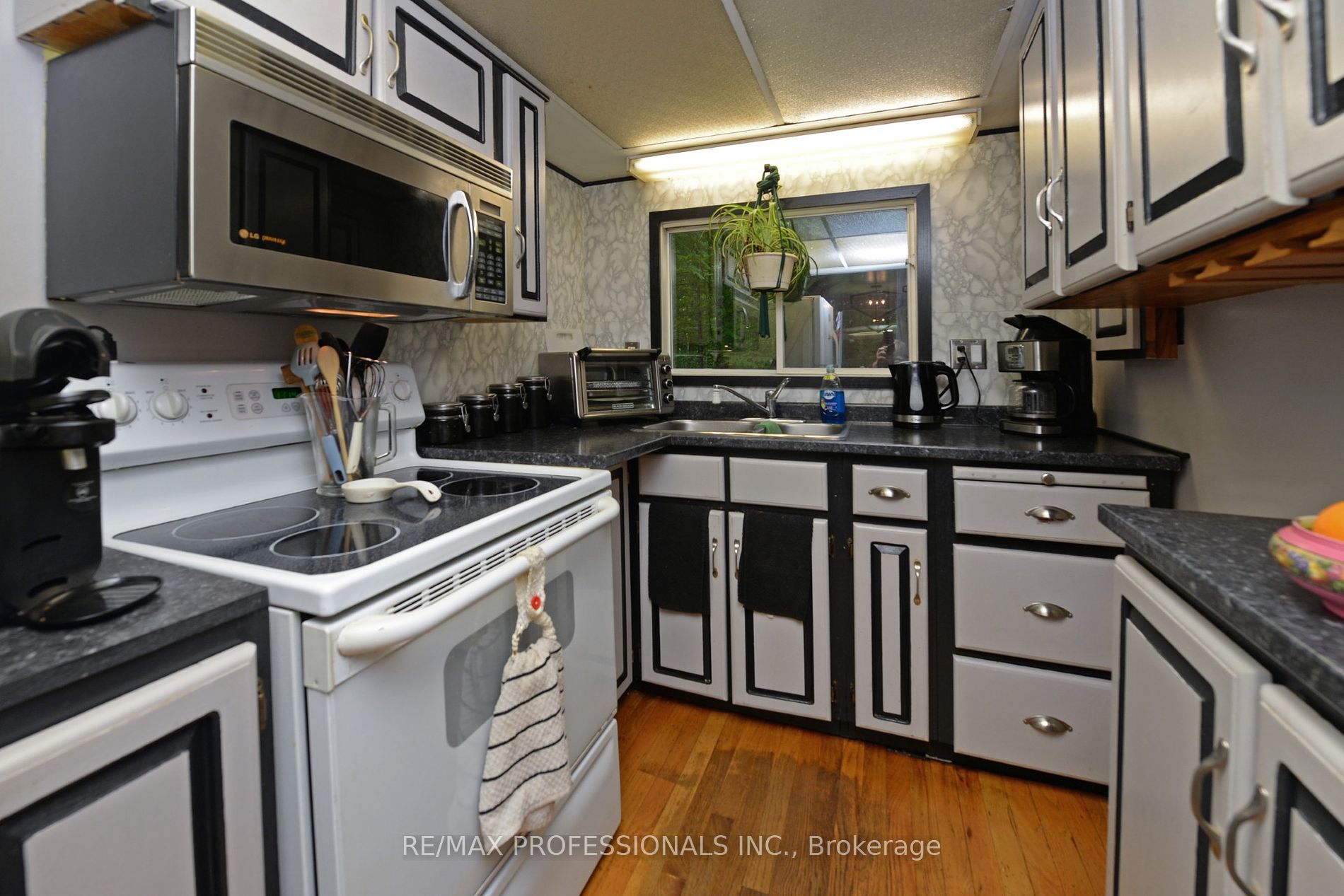 9 Maple Grove Rd