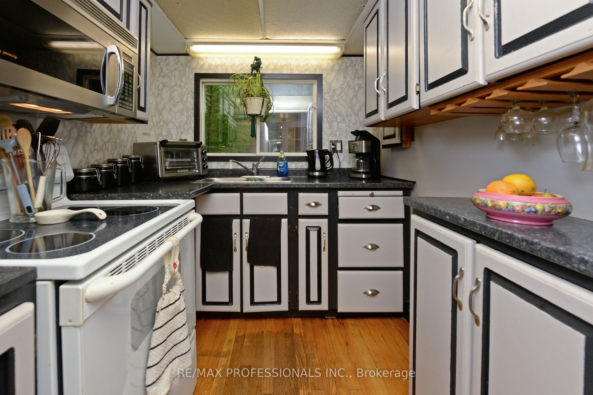 9 Maple Grove Rd