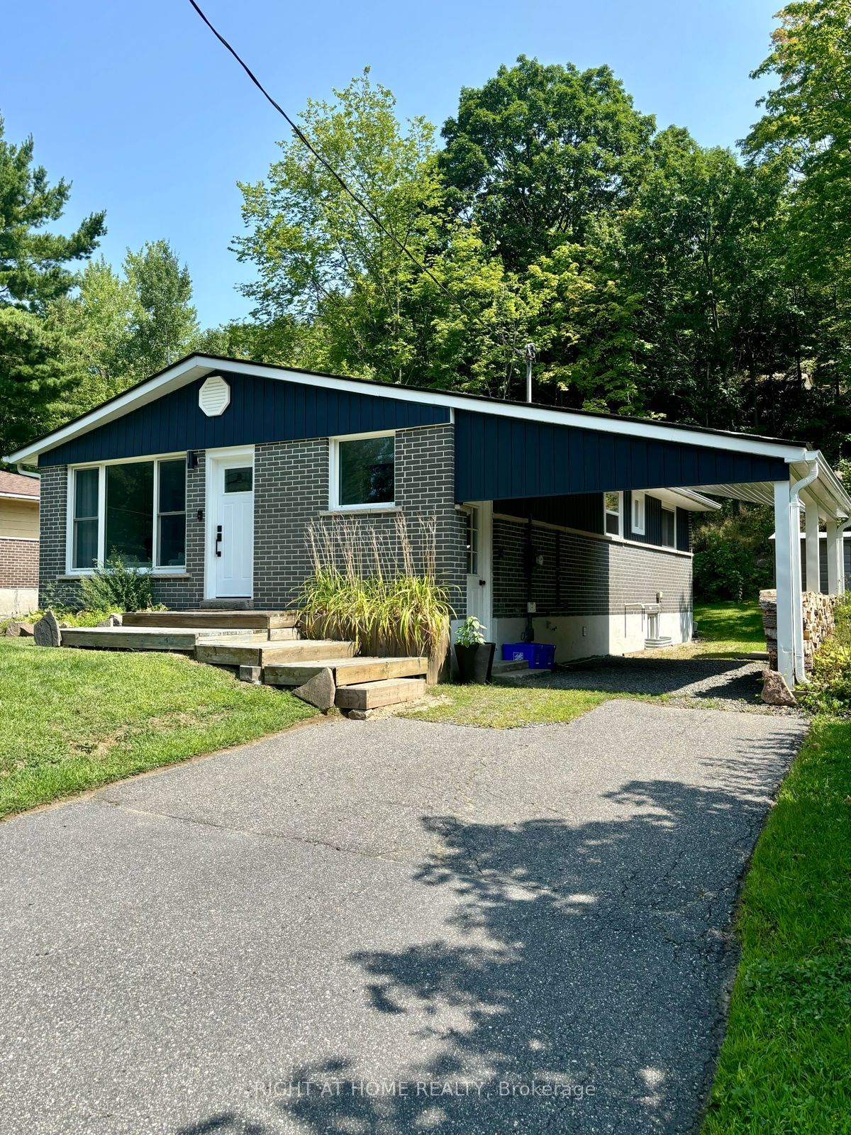 18 Valley Drive