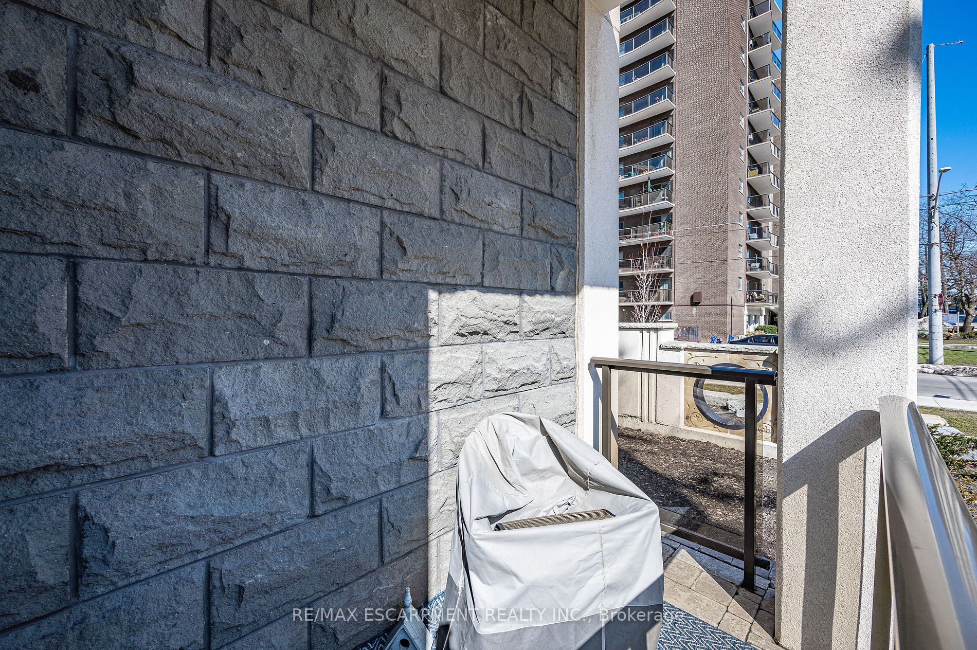 81 Robinson St, #103