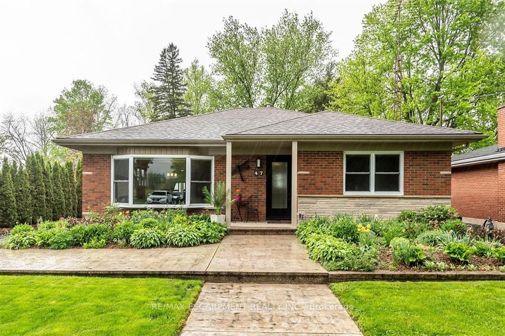 47 Blossom Ave