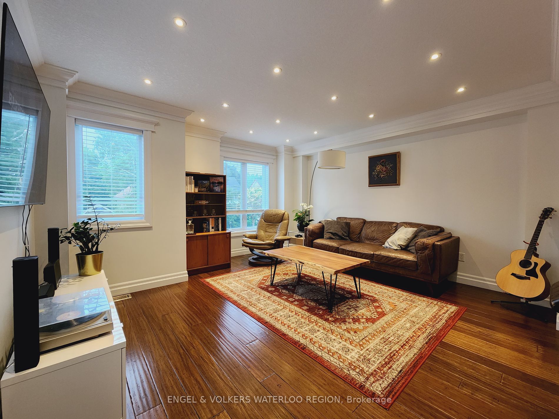 160 Esson St, #B