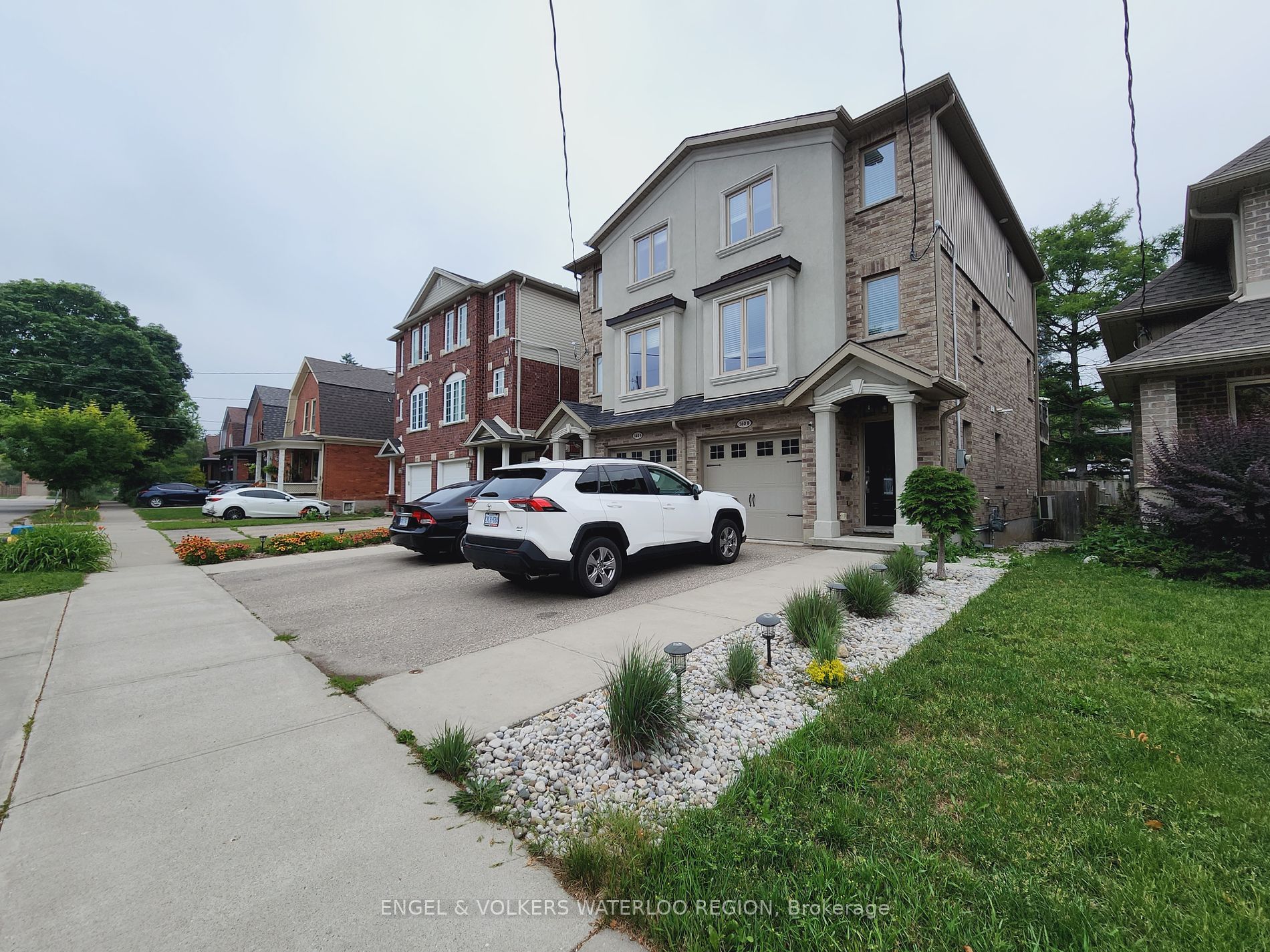 160 Esson St, #B