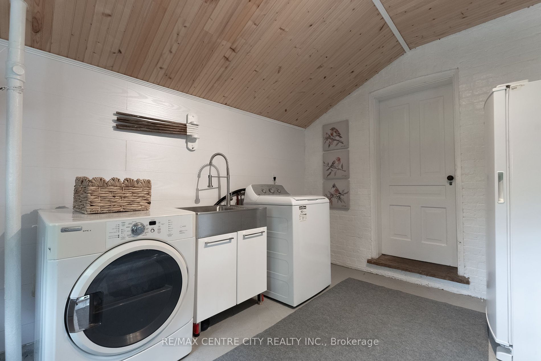 10086 Hedley Drive