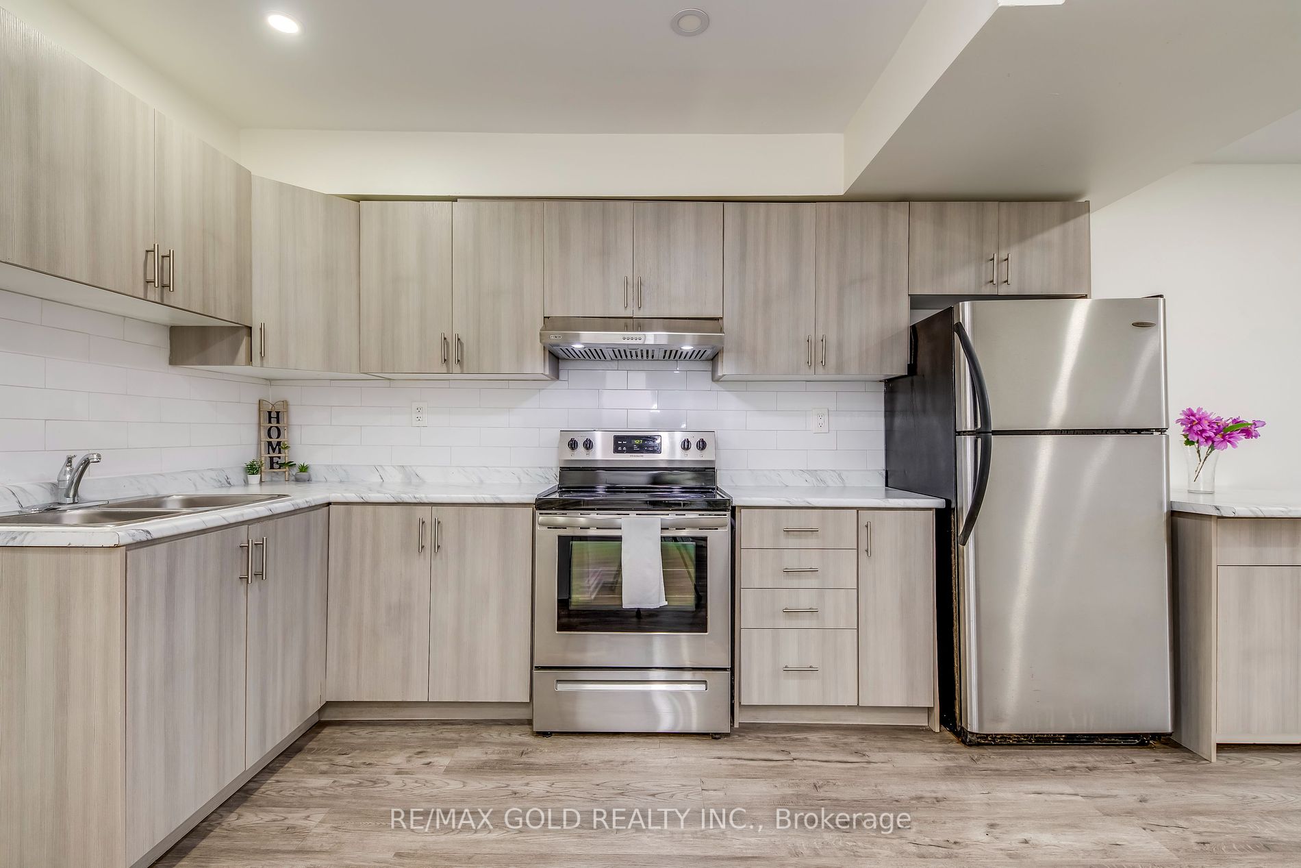 46 Whistler St