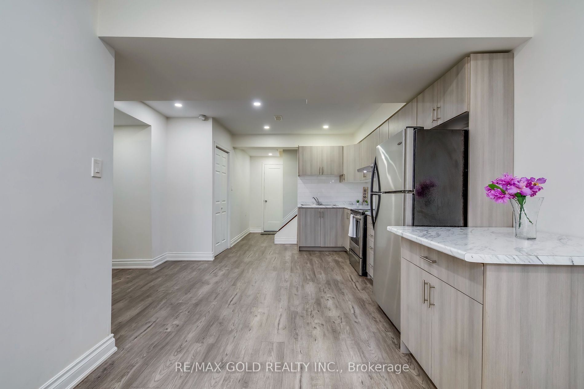 46 Whistler St